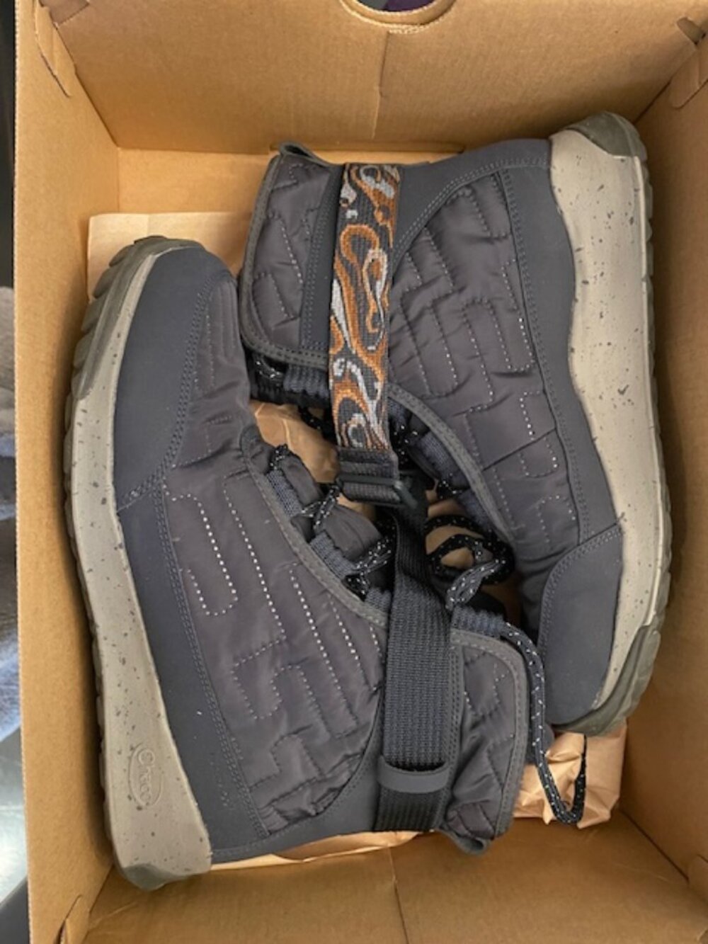 Chaco Borealis WP hiking book